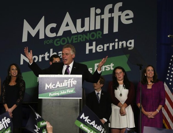 Demokrat aday Terry McAuliffe, Çay Partili rakibi ni yenerek ABD Başkanlık seçiminin kritik eyaletlerinden biri olan Virginia'nın yeni valisi oldu. 
