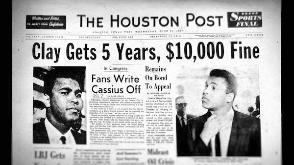 Muhammed Ali, Vietnam'da savaşmayı reddettiği için 5 yıl hapse mahkum edilecekti. Houston Post gazetesi, Ali'nin 5 yıl cezası aldığı haberini, 'hayranları da Ali'yi sildi' alt başlığıyla veriyordu. 